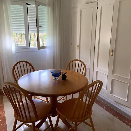 Con Piscina A 50 M De La Playa . *