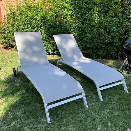 Con Piscina A 50 M De La Playa . * Marbella