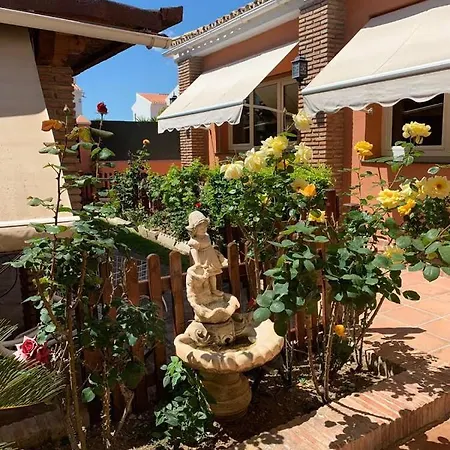 Con Piscina A 50 M De La Playa . Ferienhaus *