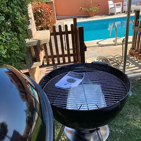 Con Piscina A 50 M De La Playa . Сasa de vacaciones *