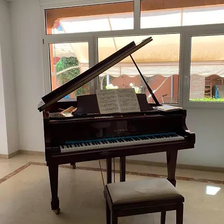 Con Piscina A 50 M De La Playa . *