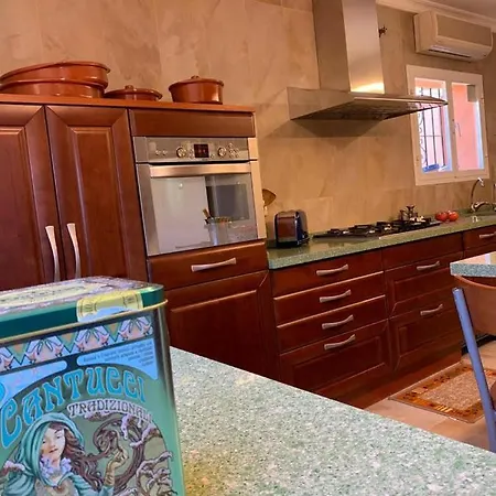 Con Piscina A 50 M De La Playa . Casa vacanze