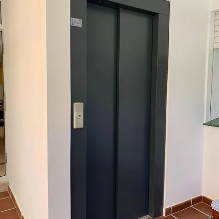 Con Piscina A 50 M De La Playa .